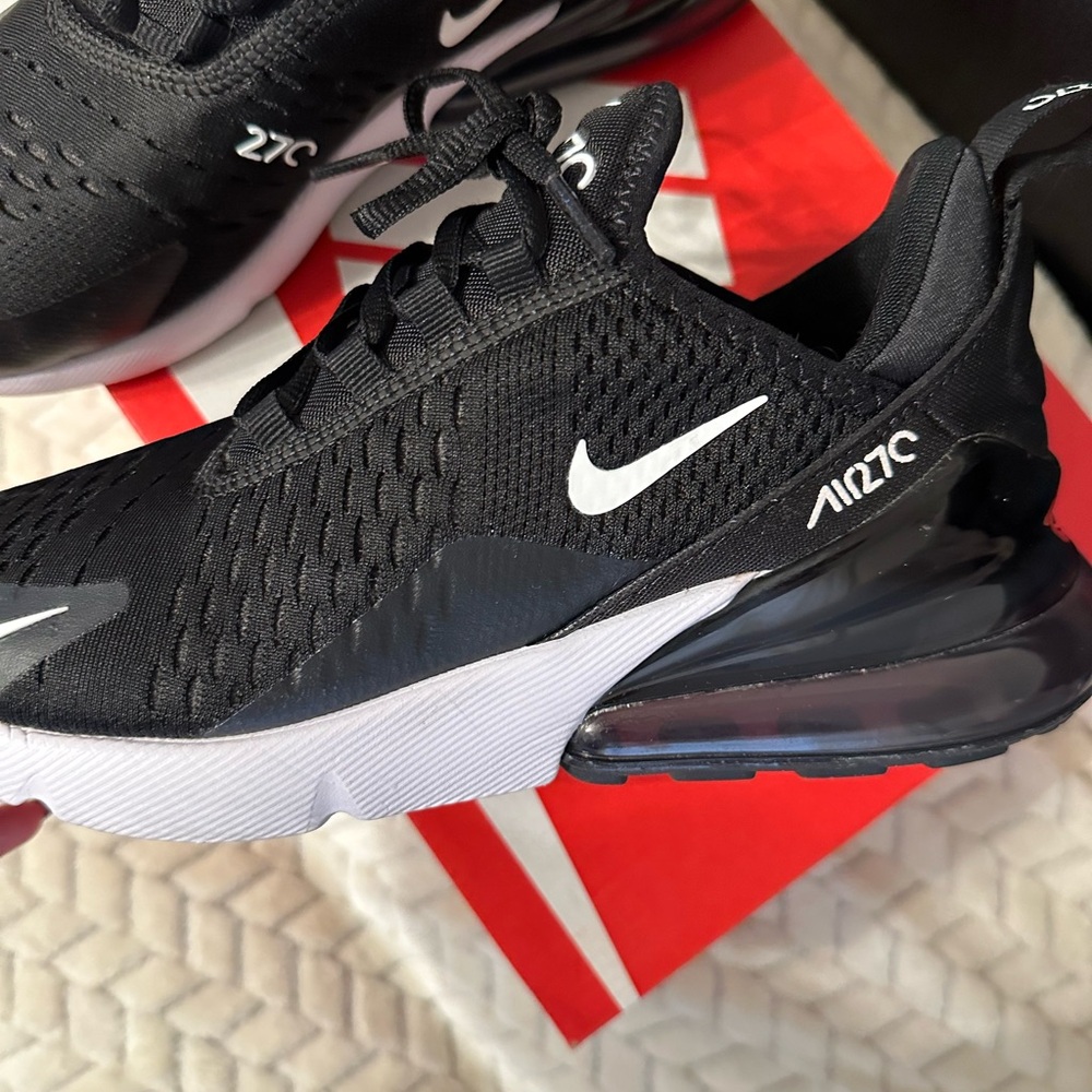Nike Women's Black and White Air Max 270 Sneakers